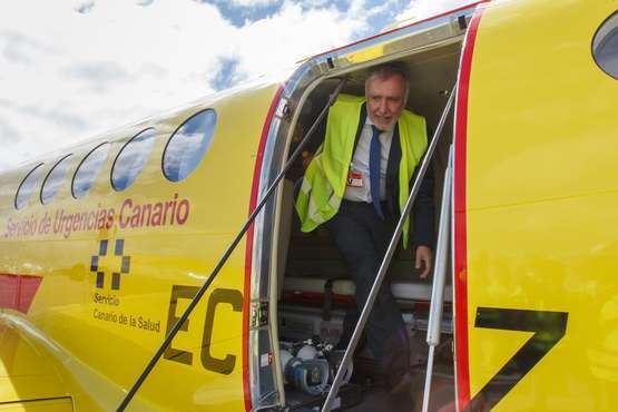 El Gobierno presenta en Gando (Telde) el nuevo avión medicalizado del Servicio de Urgencias Canario/Acfi Press.