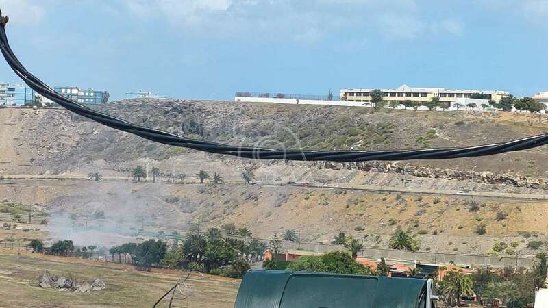 Imagen de la humareda ocasionada por una quema en las instalaciones del Campo de Golf El Cortijo/TA.