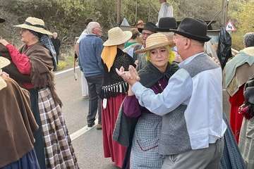 Cazadores combate el frío con una alegre y familiar romería/TA.