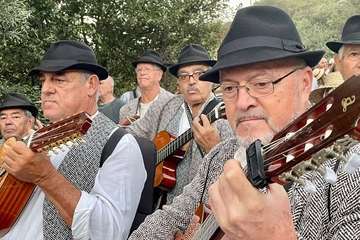 Cazadores combate el frío con una alegre y familiar romería/TA.