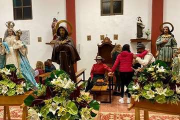 Cazadores combate el frío con una alegre y familiar romería/TA.