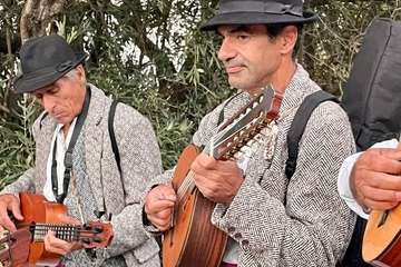 Cazadores combate el frío con una alegre y familiar romería/TA.