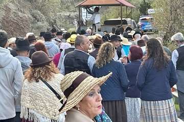 Cazadores combate el frío con una alegre y familiar romería/TA.
