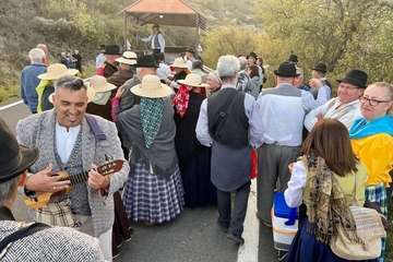 Cazadores combate el frío con una alegre y familiar romería/TA.