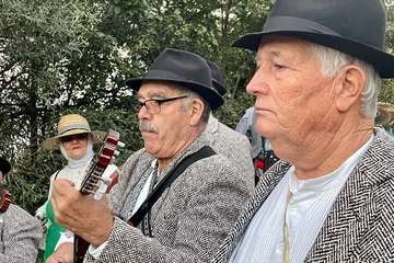Cazadores combate el frío con una alegre y familiar romería/TA.