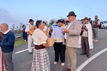 Cazadores combate el frío con una alegre y familiar romería/TA.