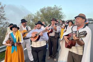 Cazadores combate el frío con una alegre y familiar romería/TA.