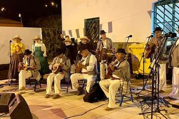 Cazadores combate el frío con una alegre y familiar romería/TA.
