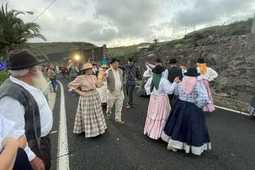Romería-ofrenda en el Valle de los Nueve Alto/TA y TF.