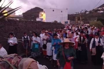 Romería-ofrenda en el Valle de los Nueve Alto/TA y TF.