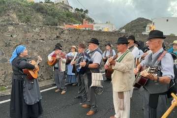 Romería-ofrenda en el Valle de los Nueve Alto/TA y TF.