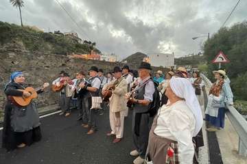 Romería-ofrenda en el Valle de los Nueve Alto/TA y TF.