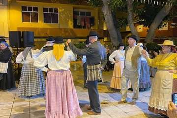 Romería-ofrenda en el Valle de los Nueve Alto/TA y TF.