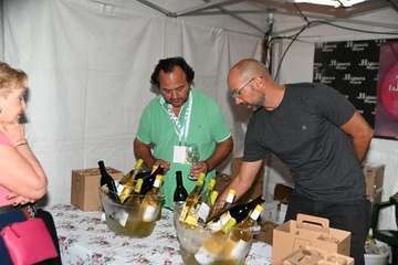 Ambientazo en San Juan con la Feria de Tapas y Vinos/Francisco Javier Santana y Antonio Alí.