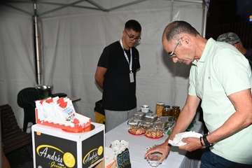 Ambientazo en San Juan con la Feria de Tapas y Vinos/Francisco Javier Santana y Antonio Alí.
