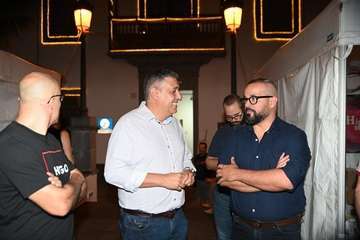 Ambientazo en San Juan con la Feria de Tapas y Vinos/Francisco Javier Santana y Antonio Alí.