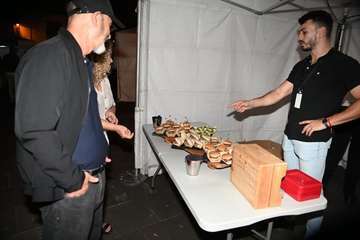 Ambientazo en San Juan con la Feria de Tapas y Vinos/Francisco Javier Santana y Antonio Alí.
