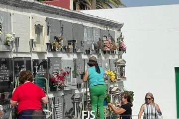 Gran afluencia a los cementerios de Telde en la festividad de Todos los Santos/TA.