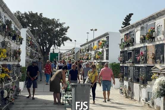 Gran afluencia a los cementerios de Telde en la festividad de Todos los Santos/TA.