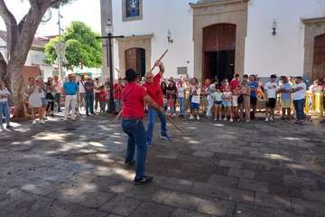 Buen ambiente en Los Llanos de Telde en el día grande del compatrono de la ciudad/TA.