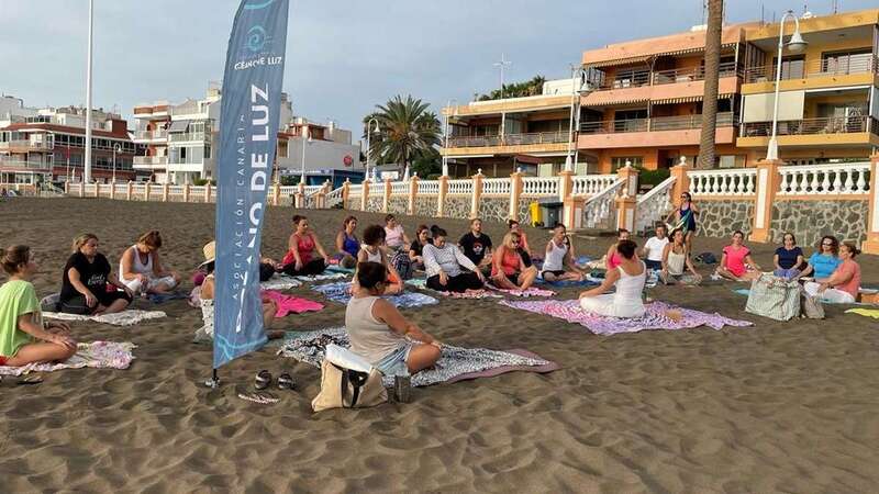 Imagen de una clase de yoga en Salinetas/TA.