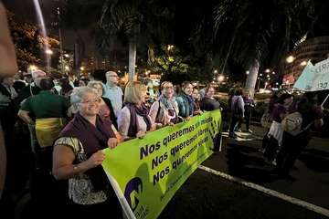 Telde, en la marea violeta que inunda las calles de la capital grancanaria/TA.