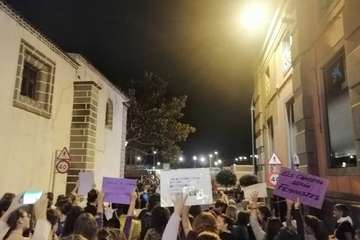 Telde, en la marea violeta que inunda las calles de la capital grancanaria/TA.