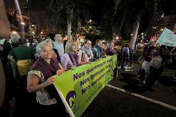 Telde, en la marea violeta que inunda las calles de la capital grancanaria/TA.