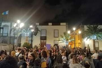 Telde, en la marea violeta que inunda las calles de la capital grancanaria/TA.