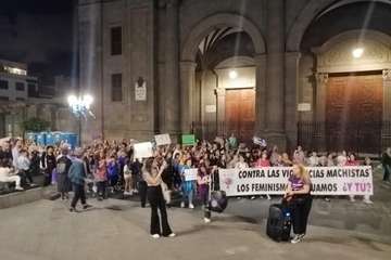 Telde, en la marea violeta que inunda las calles de la capital grancanaria/TA.