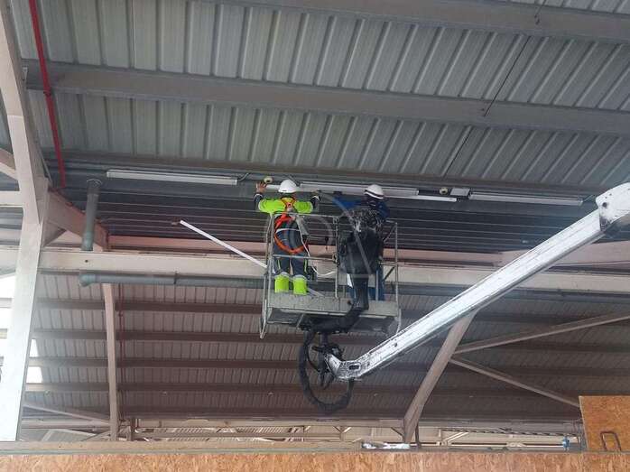 Operarios trabajando en la zona/TA.