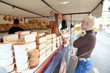 La feria de ganado y la venta de productos típicos animan el día principal de las fiestas de Jinámar/Antonio Alí.
