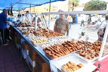 La feria de ganado y la venta de productos típicos animan el día principal de las fiestas de Jinámar/Antonio Alí.