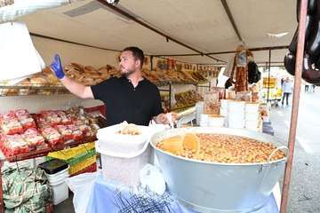 La feria de ganado y la venta de productos típicos animan el día principal de las fiestas de Jinámar/Antonio Alí.