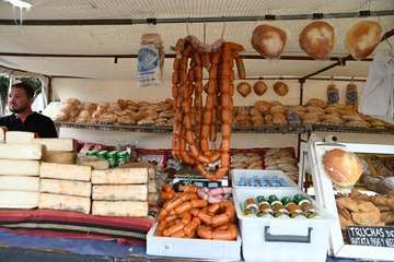 La feria de ganado y la venta de productos típicos animan el día principal de las fiestas de Jinámar/Antonio Alí.