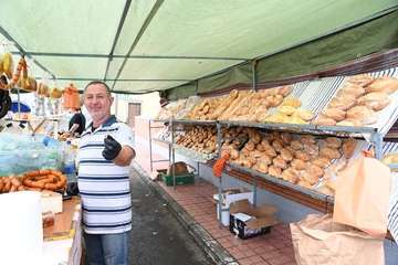 La feria de ganado y la venta de productos típicos animan el día principal de las fiestas de Jinámar/Antonio Alí.