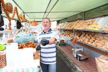 La feria de ganado y la venta de productos típicos animan el día principal de las fiestas de Jinámar/Antonio Alí.