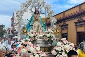 Jinámar se vuelca con su patrona/Antonio Alí y FJS Fotografía.