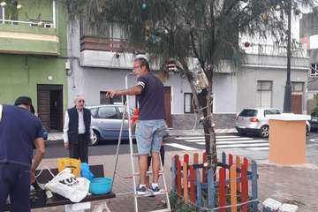 La Plaza de Los Pinos (Clavellinas), en modo navideño/TA.