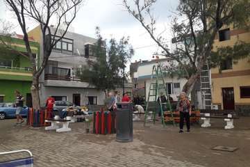 La Plaza de Los Pinos (Clavellinas), en modo navideño/TA.