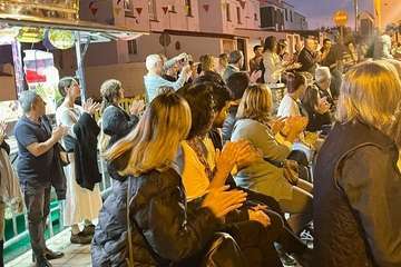 El pregón del actor Horacio Colomé pone en fiestas a Playa de Hombre/TA.