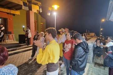 Pasacalles de gigantes y cabezudos y noche de parranda en Playa del Hombre/TA.
