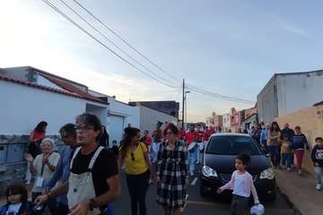 Pasacalles de gigantes y cabezudos y noche de parranda en Playa del Hombre/TA.