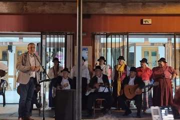 Pasacalles de gigantes y cabezudos y noche de parranda en Playa del Hombre/TA.