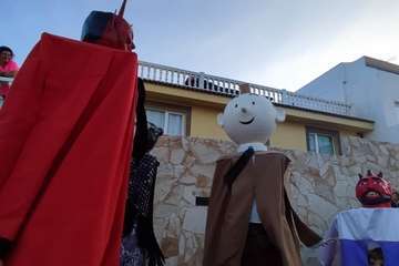 Pasacalles de gigantes y cabezudos y noche de parranda en Playa del Hombre/TA.