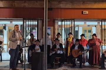 Pasacalles de gigantes y cabezudos y noche de parranda en Playa del Hombre/TA.