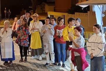 Pasacalles de gigantes y cabezudos y noche de parranda en Playa del Hombre/TA.