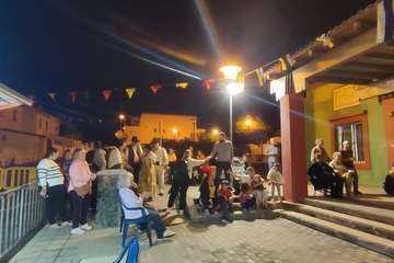Pasacalles de gigantes y cabezudos y noche de parranda en Playa del Hombre/TA.