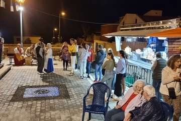 Pasacalles de gigantes y cabezudos y noche de parranda en Playa del Hombre/TA.