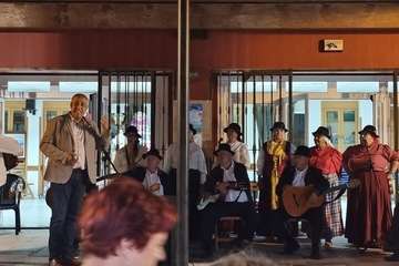Pasacalles de gigantes y cabezudos y noche de parranda en Playa del Hombre/TA.